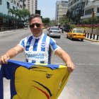 El padre de Jeremy Sarmiento, Leonel, viajó desde Inglaterra para ver el debut de su hijo.