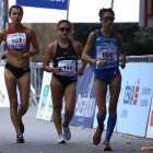 Glenda Morejón (c) vuelve a las pistas tras su participación en los Olímpicos.