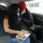 Dramatización. En el secuestro exprés obligan a la persona a sacar dinero de las tarjetas de débito y crédito.