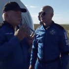 El actor William Shatner, que encarnó al capitán Kirk en la serie de ciencia ficción Star Trek, viajó este miércoles al espacio a bordo del cohete New Shepard, desarrollado por la compañía Blue Origin, del multimillonario Jeff Bezos.