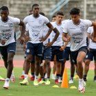 La plantilla de la selección ecuatoriana de fútbol quedó lista para medir hoy a Colombia en el estadio Metropolitano de Barranquilla y mantenerse en zona de clasificación rumbo al Mundial de Qatar 2022.