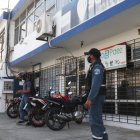 La mayoría de los negocios de la Adace ha contratado guardia de seguridad privado y ha instalado cámaras  de videovigilancia para contrarrestar la ola delictiva.