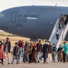 Un vuelo estadounidense llevó 200 evacuados de Afganistán a bordo, tras aterrizar en la base naval de Rota (Cádiz).