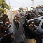 Dos guardias de seguridad resultaron heridos de bala. El hecho ocurrió la tarde de este jueves 14 de octubre de 2021, aproximadamente a las 15:45 en el Trinipuerto, al sur de Guayaquil.