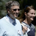 Fotografía de archivo en la que se registró al millonario estadounidense y fundador de Microsoft, Bill Gates, junto a su exesposa, Melinda, en Sun Valley (Idaho, EE.UU.).
