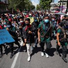 Indígenas de las comunidades amazónicas Huaorani, Cofan, Secoya y Kichwa, marchan en contra del Decreto Ejecutivo 95, emitido por el presidente ecuatoriano, Guillermo Lasso, que ordena varias acciones para incrementar la producción actual de petróleo, hoy, en Quito (Ecuador).