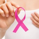 La autoexploración de los senos es un método de prevención