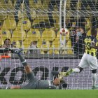 Enner Valencia marcó los dos goles en el empate 2-2 del Fenerbahce.