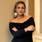 Tiene 33 años y a los 20 debutó en la radio.