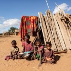 Esta madre ya no tiene que darle de comer a sus hijos, vive una pesadilla por los alimentos. / DPA