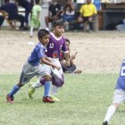 El pequeño, de 7 años, juega de delantero o tapa, con unos pupos réplicas ‘Unbro’, que son su cábala.