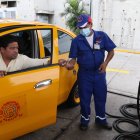 Movimiento. La compra de gasolina en los lugares de abastecimiento registró un comportamiento regular.