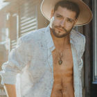 Neira tiene 26 años.