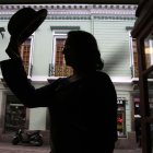 Andrea López es la cuarta generación que se dedica a la elaboración de sombreros en su familia.