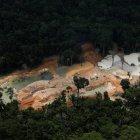 La amazonía es asediada por la minería legal e ilegal en Brasil.