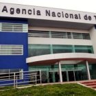 La matriz de la ANT en Quito. El sistema informático de la entidad fue atacada el jueves 21 y los trámites quedaron interrumpidos.