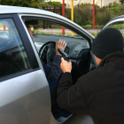 En el secuestro exprés obligan a la persona a sacar dinero de las tarjetas de débito y crédito.