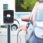 La nueva política para el sector eléctrico ya contempla la carga para autos eléctricos.