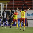 Barcelona perdió ante Aucas en el estadio Gonzalo Pozo Ripalda y complicó su situación en la tabla acumulada.