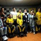 Juan Manuel Correa (c) junto con el equipo de karting adaptado.