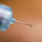 La insulina producida artificialmente fue uno de los primeros medicamentes biológicos.