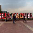 El malecón 2000 es el lugar de encuentro favorito en feriado.