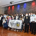 Insignias. Los condecorados compartieron con familia y amigos la algarabía del reconocimiento a su lucha.