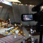 Las misas de la parroquia La Dolorosa se transmiten en vivo por Facebook Live; feligreses participan desde sus casas.