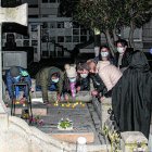 Quito. Personas participan de uno de los recorridos por dos cementerios.