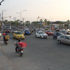 Desacato. Aun cuando la vía no es de doble sentido, es común ver en la Orellana, al pie del redondel, a motociclistas e incluso carros circulando en contravía para acortar camino.