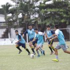 El delantero Javier Domínguez (c), quien forma parte de la Liga Cantonal de Naranjal, impone su clase en dos categorías: la sub-14 y la sub-16.