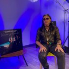 Cantautor puertorriqueño, Elvis Crespo, habla este martes durante una entrevista con Efe en Miami, Florida.