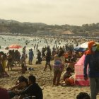 Playas. Los turistas eligieron un chapuzón. General Villamil lució completamente llena los días de asueto.