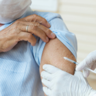 Inició este jueves la aplicación de terceras dosis de vacunas contra la covid-19 a los adultos mayores de 65 años y personas con inmunosupresión.