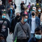 El mundo sufre una pandemia de coronavirus pero las farmacéuticas no descansan en su afán de aplacarla.