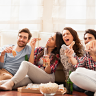 Quedarse en casa no tiene por qué ser aburrido, menos si tienes los planes y la compañía perfecta.