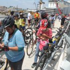 CICLISTA PEDALEARON HASTA EL PUENTE QUE UNE SANTAY CON GUAYAQUIL EN PROTESTA PARA QUE NO TUMBEN EL PUENTE 6 DE NOVIEMBRE DEL 2021 GUAYAQUIL-ECUADOR