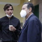 Eduardo Bores Jr. recibió varias muestras de respaldo en el velorio de su padre. Nicolás Vega, gerente de AFNA, le indicó que las cenizas serán esparcidas en la cancha del estadio Atahualpa.