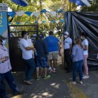 MANAGUA. Un grupo de personas llega a la junta receptora de votos, del distrito dos de la capital durante las elecciones presidenciales.