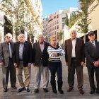 (i-d) Los expresos políticos cubanos Luis Zúñiga, Roberto Permo, Ernesto Díaz, Maritza Lugo, Ángel de Fana y Osvaldo Figueroa posan para los fotógrafos durante una entrevista con la Agencia EFE, este lunes en Madrid. Ellos son las caras visibles de los miles de presos "políticos" que se "plantaron" ante el régimen comunista de Fidel Castro y que fueron reprimidos por sus convicciones en cárceles diseminadas por toda Cuba, según relata la película documental "Plantados", del cineasta cubano Lilo Vilaplana (Centurión Films), que se estrena el 19 de noviembre. Entrevistados por EFE en Madrid, estos expresos son parte de 30.000 reos, según calculan, que pasaron por los penales de máxima seguridad cubanos entre 1960 y 1975 debido a su oposición al castrismo. EFE/ Giannis Triantafyllidis