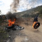 Manifestantes bloquean una vía durante las movilizaciones en Ecuador el pasado mes de octubre.
