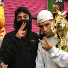 El ecuatoriano Andy Novem (i) junto a Teorema, ambos se encontraron en la final de Hallofree disputada en Quito.