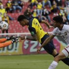 El momento del gol de Piero Hincapié, cuando conectó de cabeza.