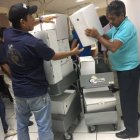 Justicia. Los ayudantes judiciales realizan labores como manejar expedientes y son personal administrativo del sistema judicial.