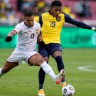 Gonzalo Plata de Ecuador (d) fue vital en el triunfo de la Tri ante Venezuela.