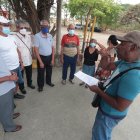Reunión. Un grupo de adultos mayores se reúne para decidir qué más pueden hacer para que el Municipio les edifique un centro gerontológico.  2. Habitante. Tulio León tiene 102 años y es uno de los moradores de la parroquia Febres Cordero que pide atención.