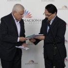 Asamblea. El ministro Marcelo Cabrera entregó información al legislador Fernando Villavicencio, presidente de la Comisión de Fiscalización.