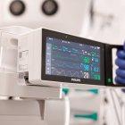 Un monitor portátil permite supervisar a los pacientes sin interrupción ni conexión de cables.