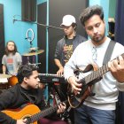 Desde su llegada a Ecuador, Chalén se dedicó a armar repertorios que llamen la atención de los jóvenes.