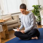 Registrar los buenos momentos en una especie de diario de agradecimiento es recomendable.